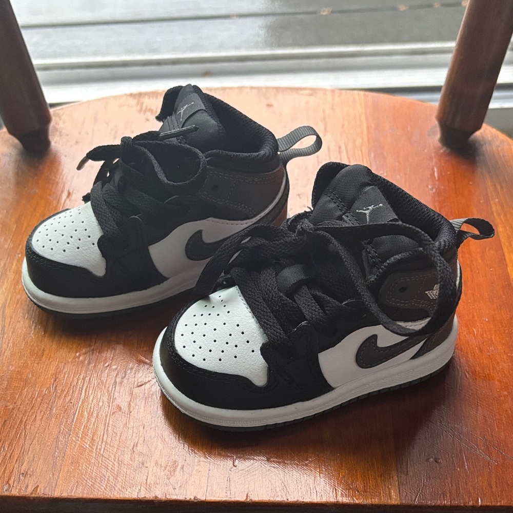 Nike Jordan 1 toddler Black and White High-Top Sneakers NWOT